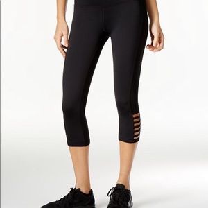 🍍Ideology Capri leggings with cutout🍍